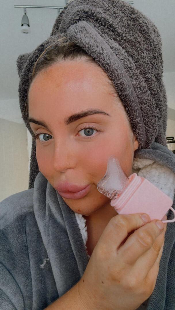 2 in 1 Ice Therapy Gua Sha Contouring Glow Wand - Nude Pink - Scented Aromas