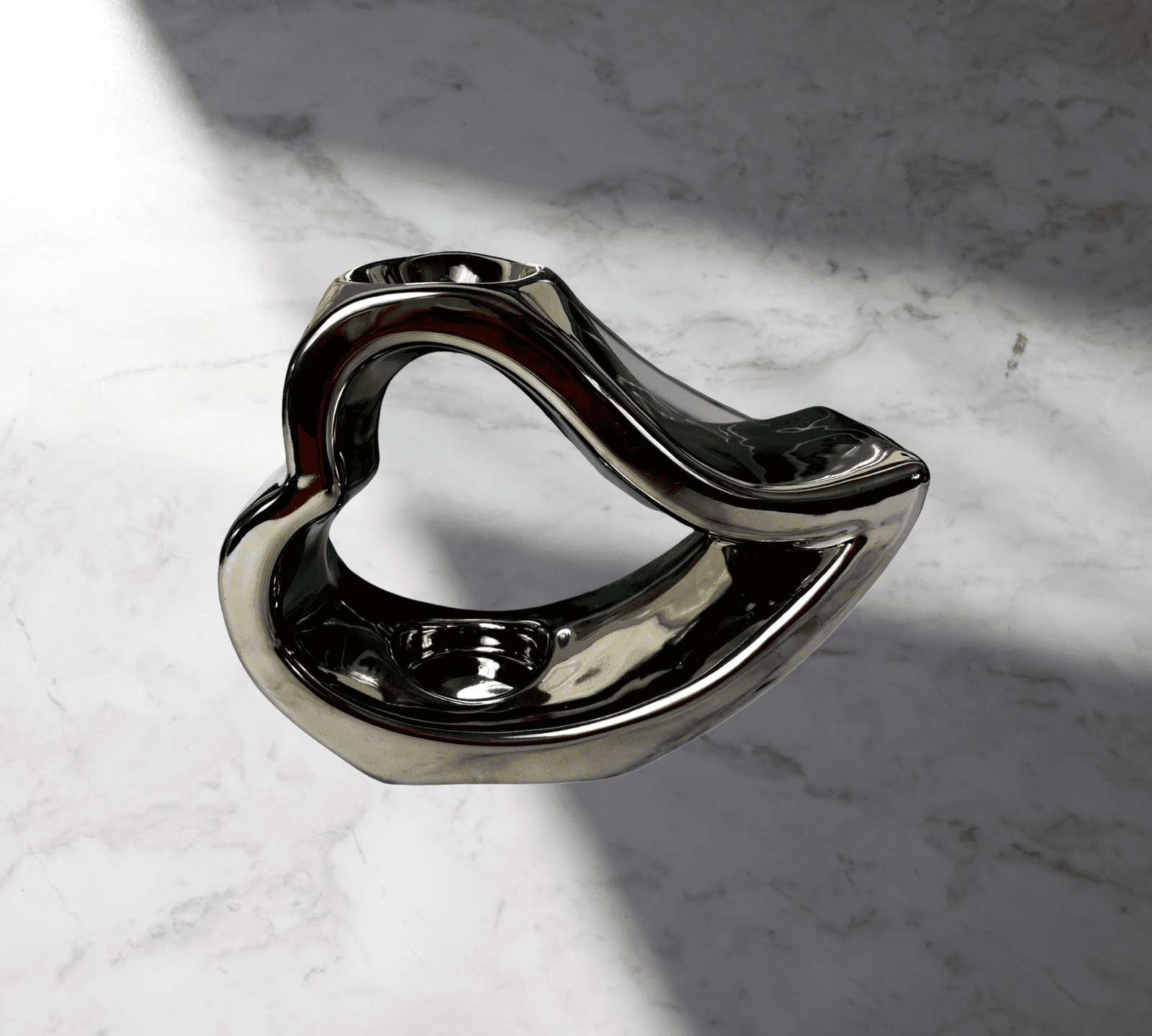 Silver Ceramic Sleepy Open Heart Romeo Oil Burner